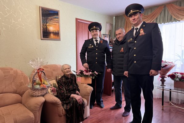 В Коми полицейские поздравили ветеранов Великой Отечественной войны и тружеников тыла с Днем Победы 

