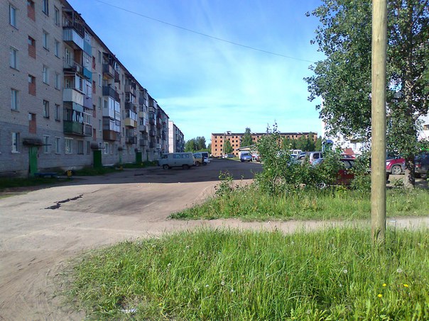 В поселке Усогорск Удорского района 15-летняя девочка выбросилась с 4 этажа жилого дома