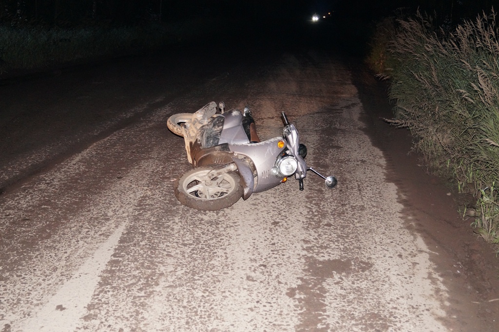 В дорожной аварии серьезно травмировался интинский скутерист без прав