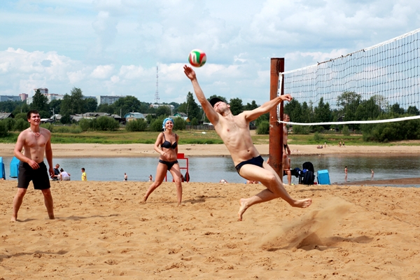 Сыктывкарцы сыграли в волейбол, футбол и лазертаг в рамках фестиваля пляжного спорта
