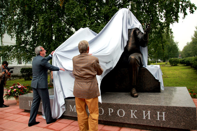 В столице Коми торжественно открыли памятник Питириму Сорокину