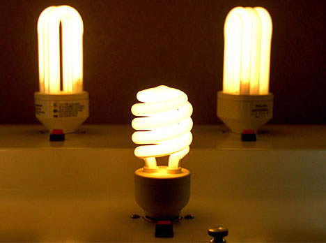 Энергосберегающие лампы вредят окружающей среде, считает главный санитарный врач Коми