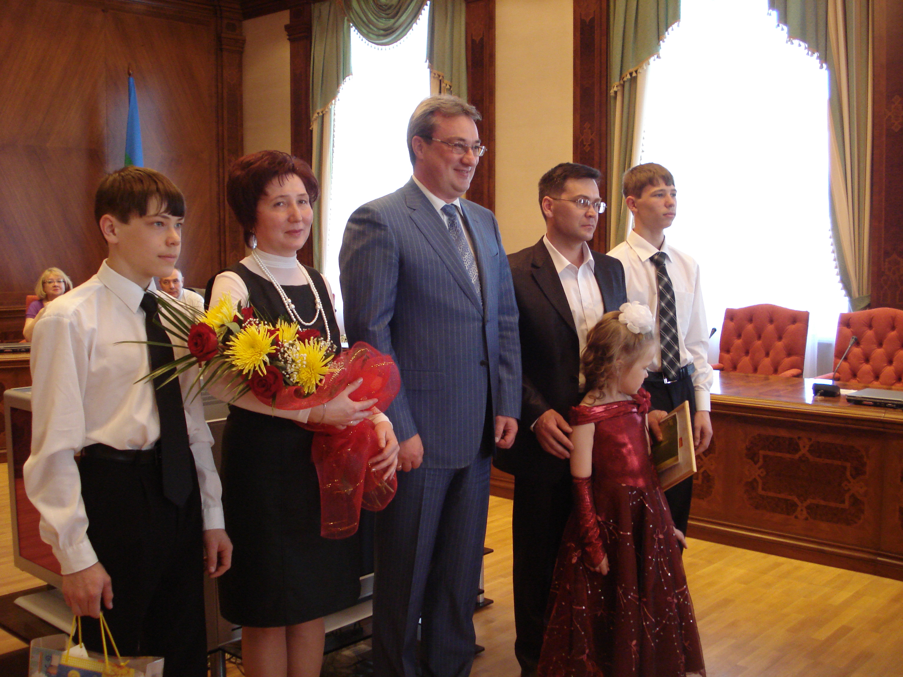 Глава Коми вручил премии правительства лучшим многодетным семьям республики (фото)