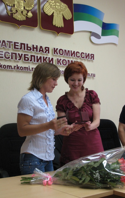 Наблюдатель из Коми получила медаль за вклад в проведение выборов