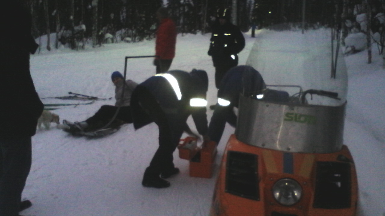 Вуктыльские спасатели эвакуировали лыжницу