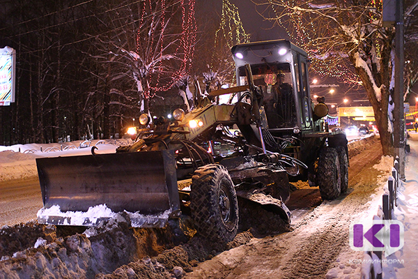 За минувшую ночь с улиц Сыктывкара было вывезено 3 тысячи кубометров снега