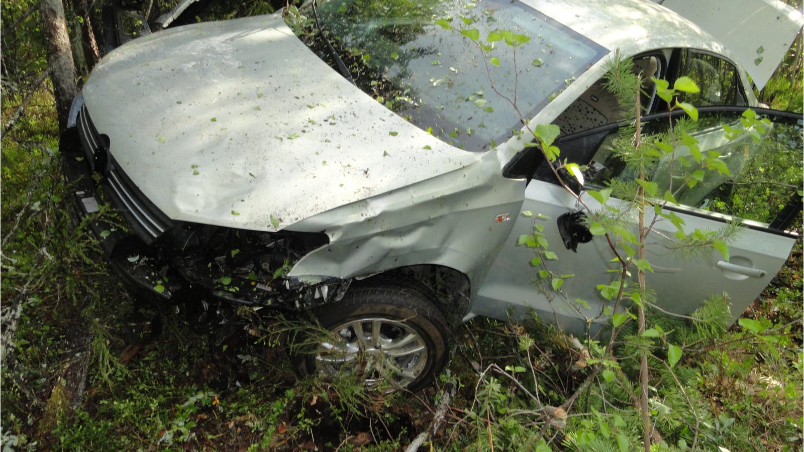 В Печорском районе 17-летний юноша взял машину матери и на скорости вылетел в кювет