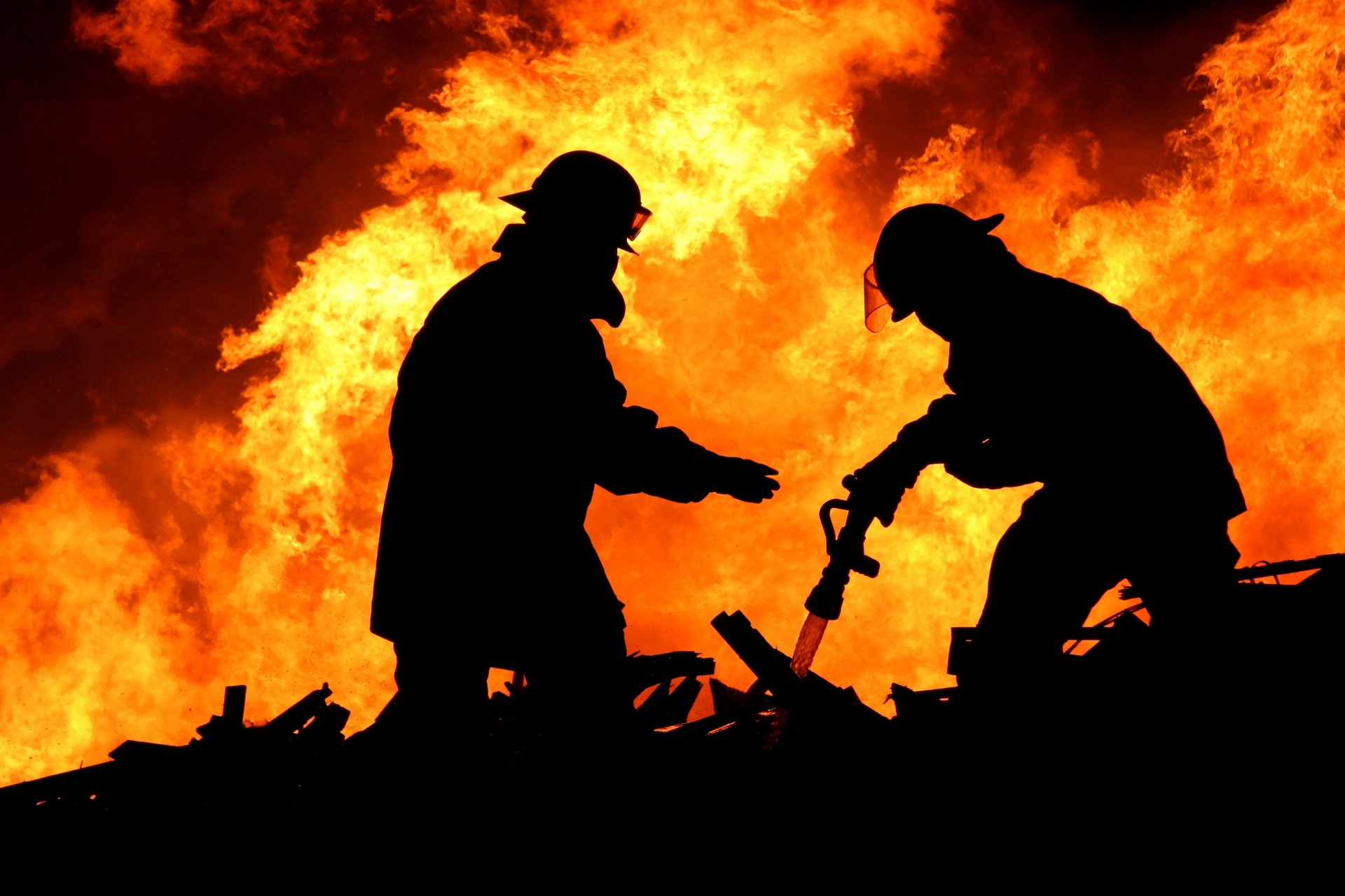 На пожаре в Печоре огнеборцы спасли двух человек