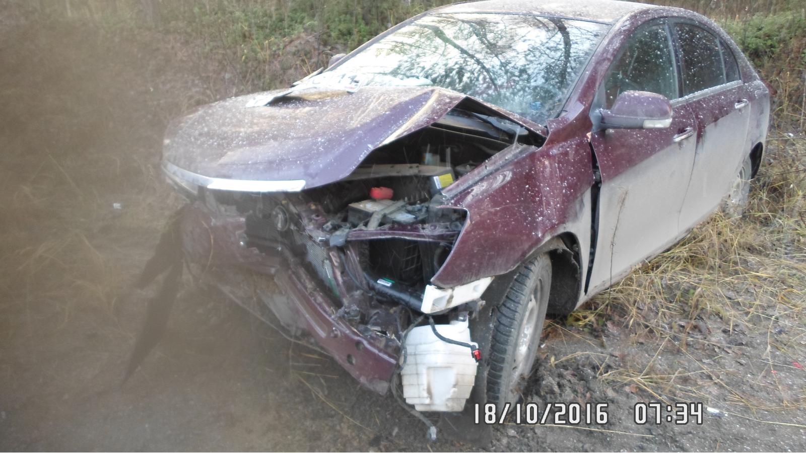 В Сосногорском районе женщина-водитель не справилась с управлением и опрокинулась в кювете