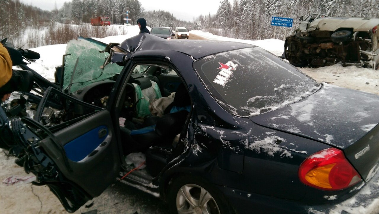 Пять человек пострадали в автомобильной аварии в Ухтинском районе