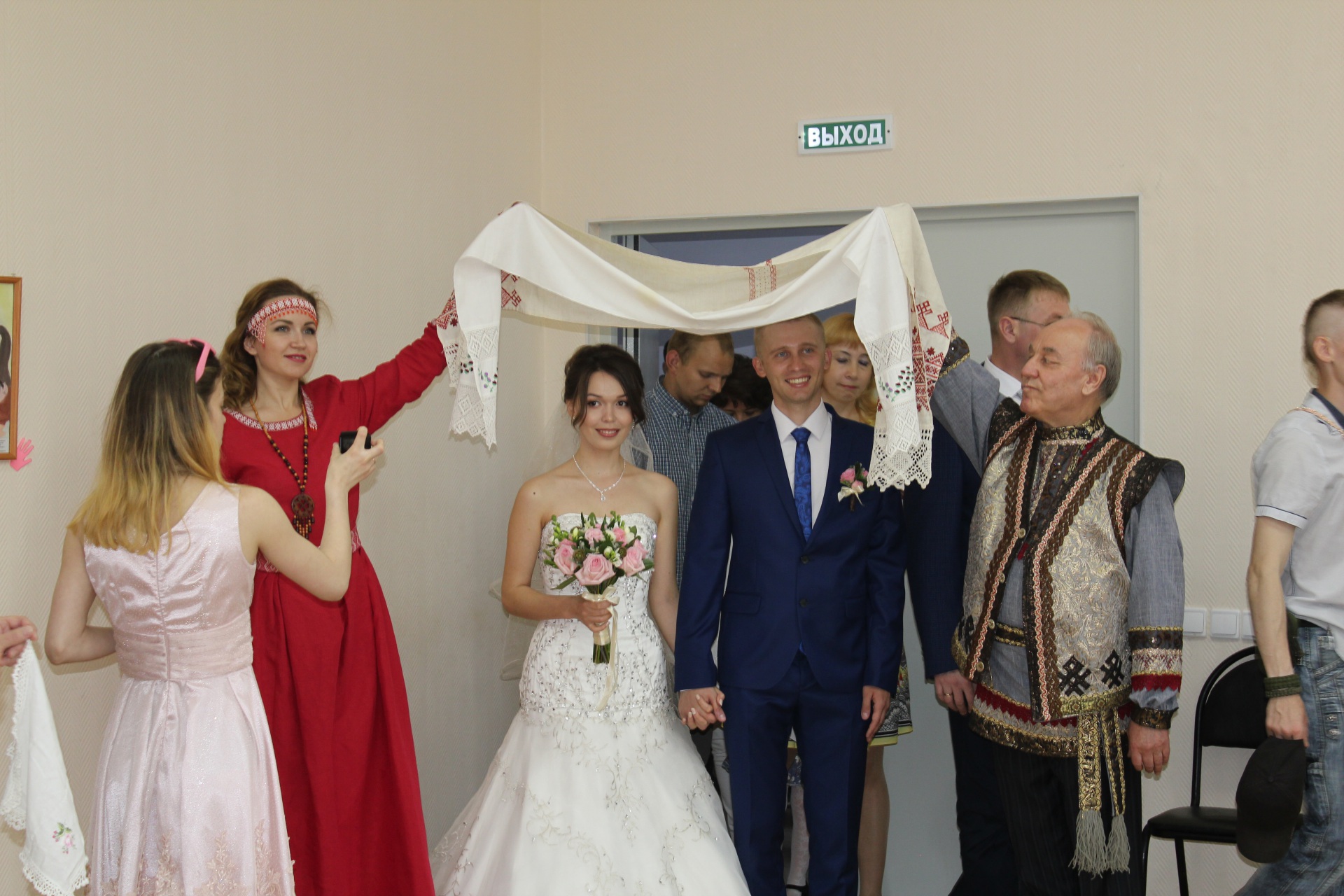 В Сыктывкаре сыграли коми-чувашскую свадьбу