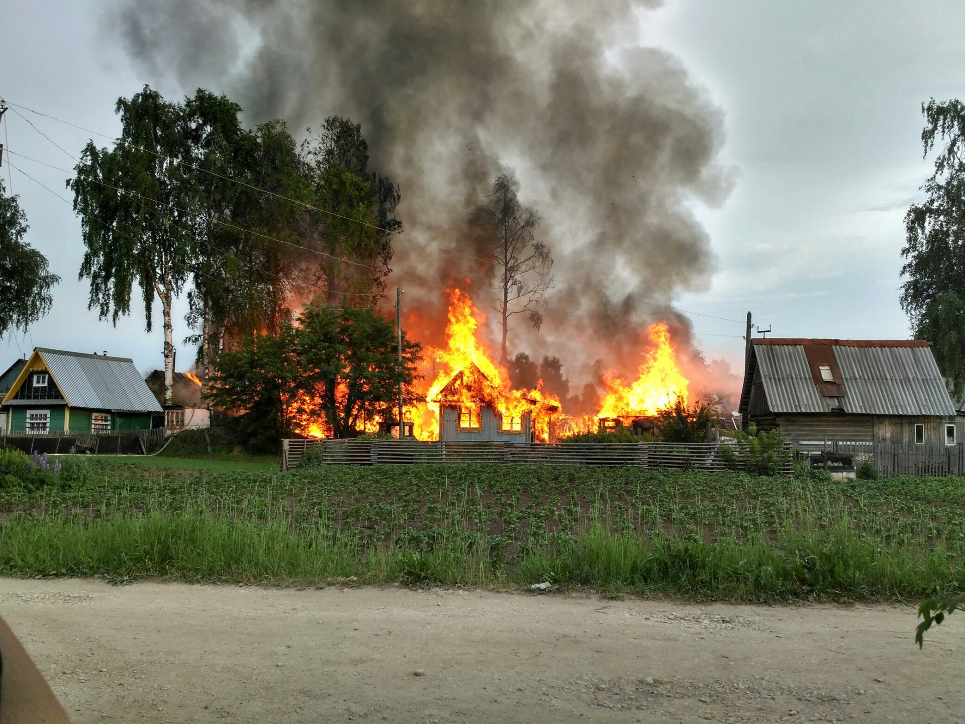 В дачном обществе "Транспортник" под Ухтой сгорело несколько домов