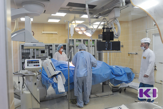 В Кардиодиспансере Коми провели две уникальные операции по эндопротезиованию аорты
