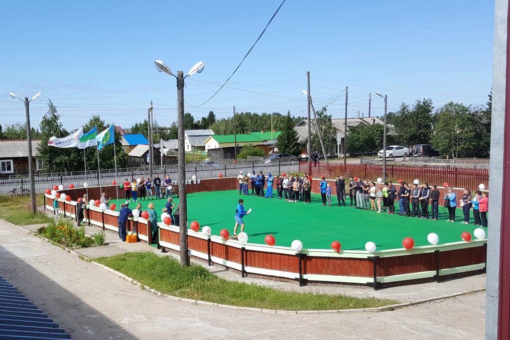 В Ижме при грантовой поддержке ЛУКОЙЛа открыли спортплощадку