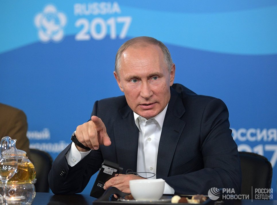 Путин подписал указ о снижении зарплаты президента России в 2018 году