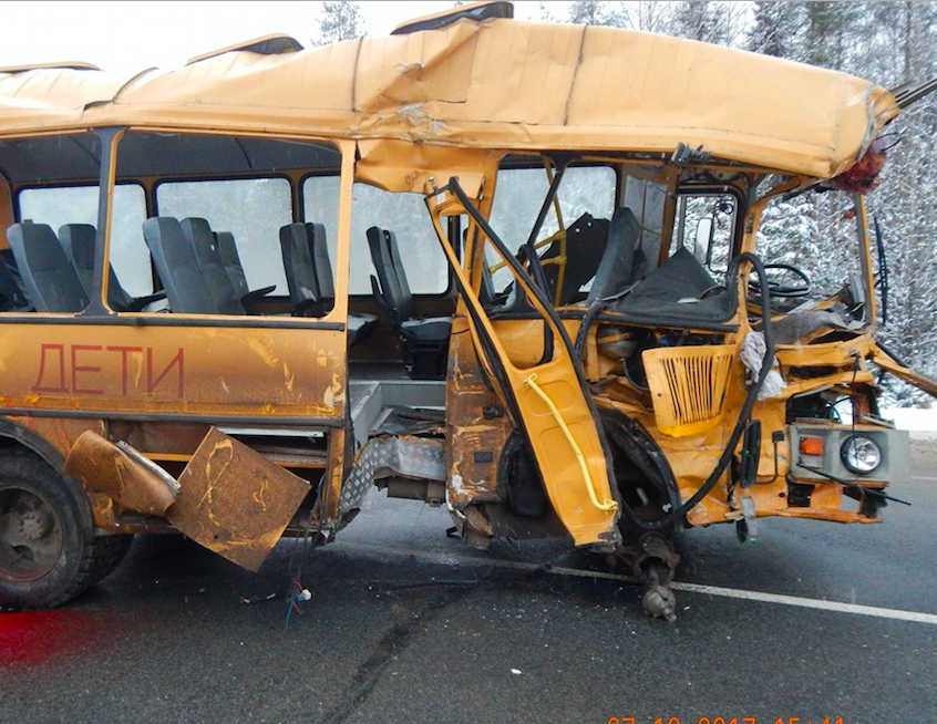 Школьный автобус ПАЗ ДТП. Разбитый школьный автобус. Пазик аварии