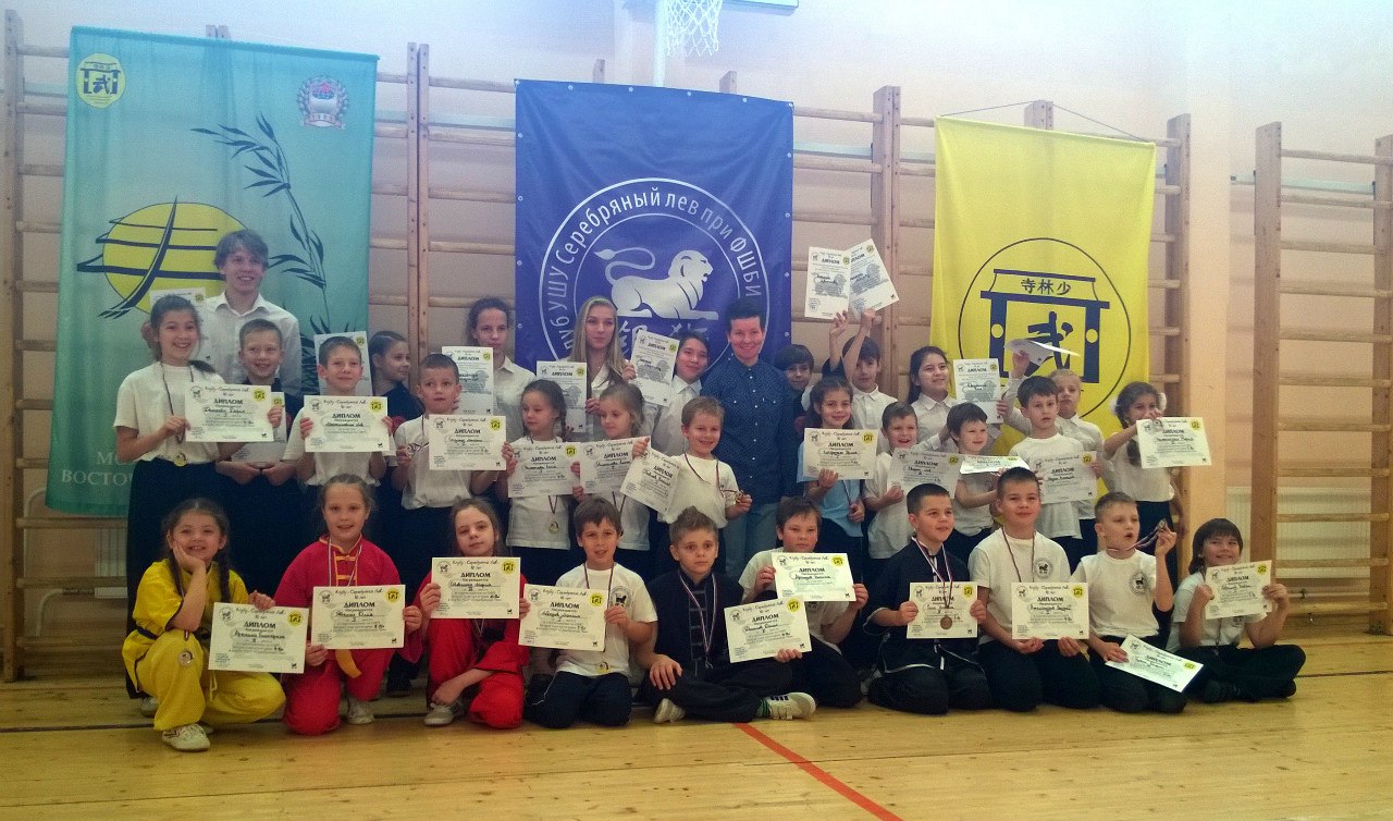 Спортсмены сыктывкарской школы ушу везут с соревнований в Санкт-Петербурге 40 медалей