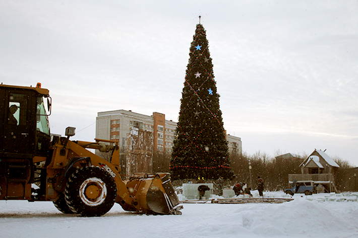 Воркутинский снежный городок украсят светодиодные Дед Мороз и Снегурочка