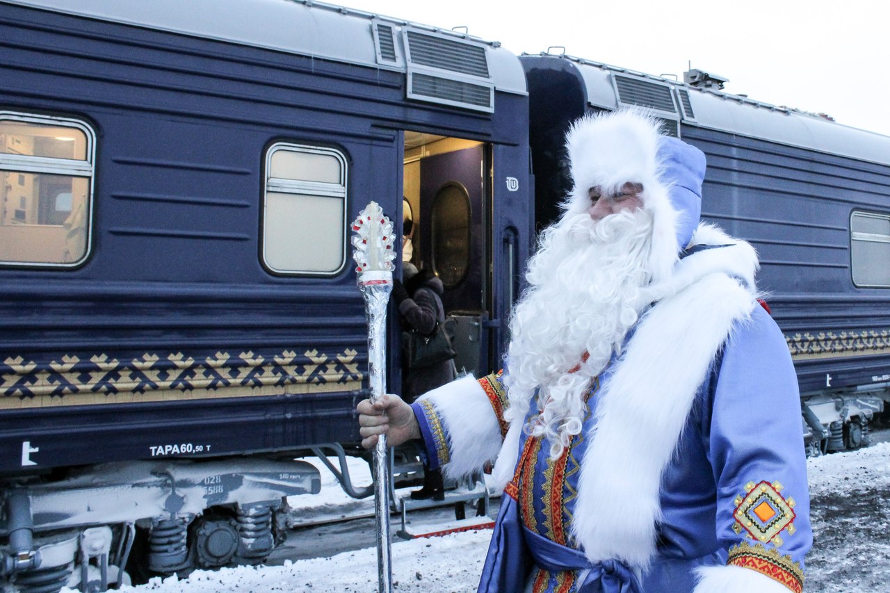 Артисты на творческом поезде "Сияние Севера" мчат в Усинск