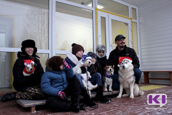 Полугодие собаки: специалисты Кочпонского интерната отмечают пользу общения детей с пушистыми терапевтами из Сыктывкара