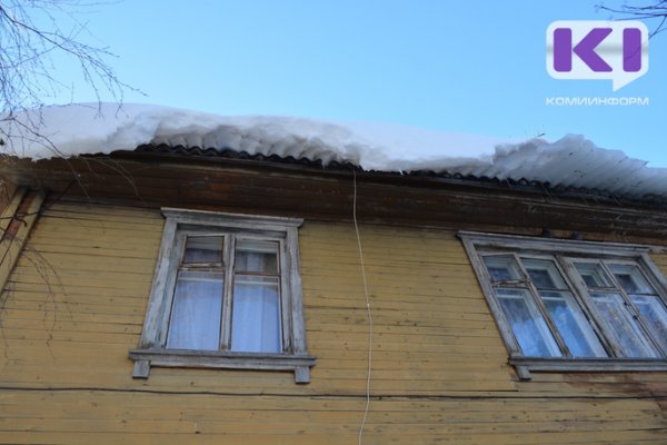 Мэрия Сыктывкара призвала управляющие компании и владельцев зданий навести порядок на крышах