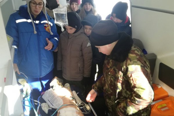 Центр медицины катастроф Коми обучил юных спасателей оказывать первую помощь