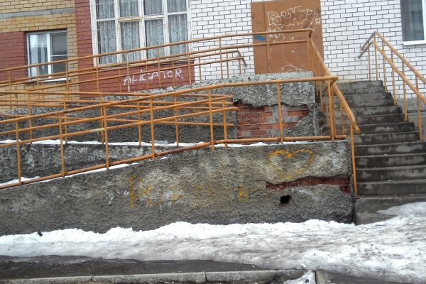 Сыктывкарские спасатели продолжают выезжать в дом на Сысольском шоссе со сломанными лифтами