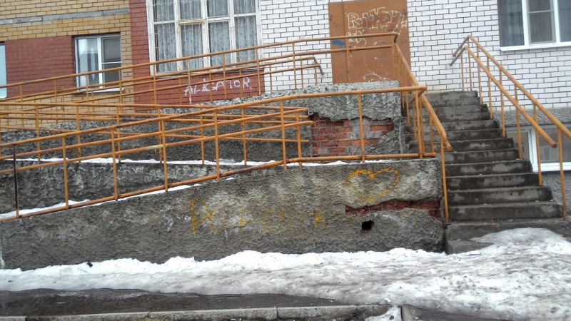 Сыктывкарские спасатели продолжают выезжать в дом на Сысольском шоссе со сломанными лифтами
