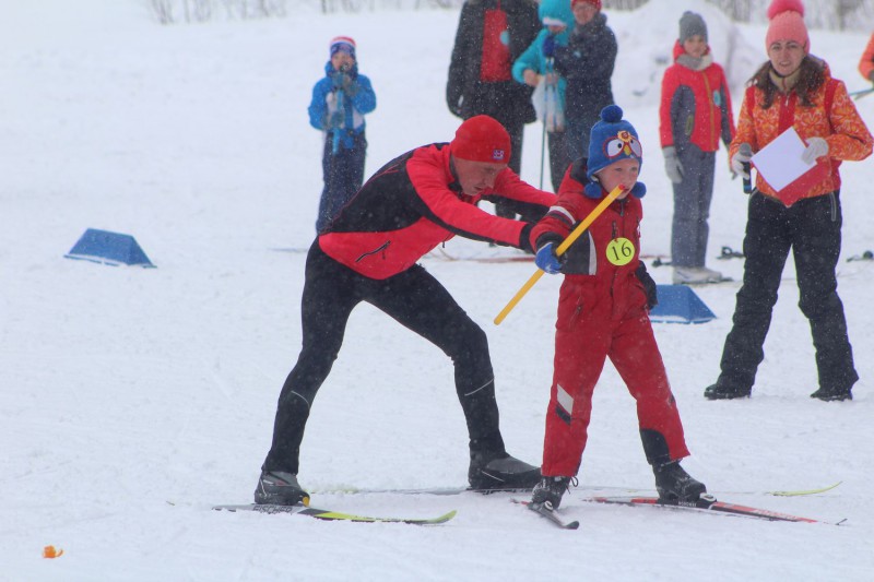 Снегопад не помешал сыктывкарским семьям устроить "Лыжный праздник"