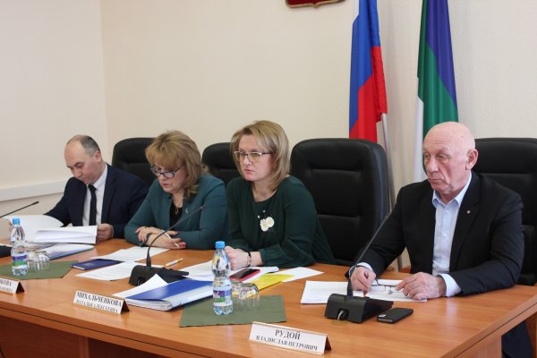 Наталья Михальченкова отметила необходимость совершенствования партнерских отношений образовательных учреждений и предприятий Коми