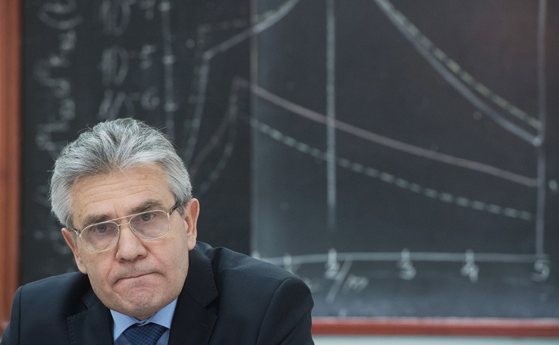 Глава Академии наук призвал отменить ЕГЭ

