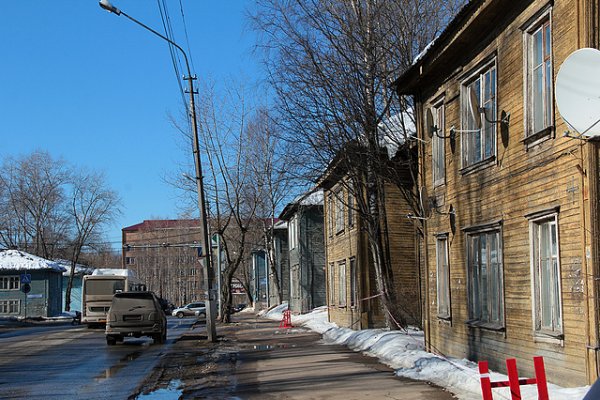 Управляющие компании Сыктывкара несвоевременно очищают кровли зданий от снега
