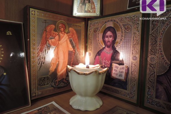 Православные Коми отнесли по домам огонь Великого четверга