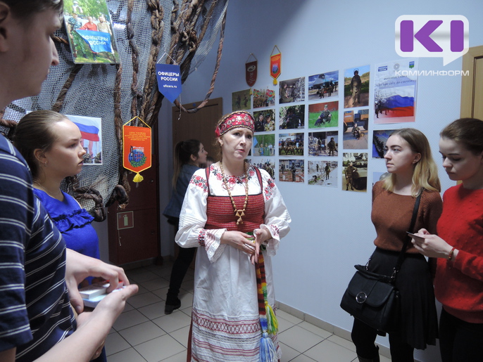 Студентам сыктывкарской Школы межэтнической журналистики показали "начинку" Дома дружбы народов