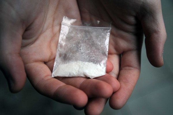 В Сыктывкаре подозреваемые в хранении наркотиков пытались съесть пакетики с белым веществом