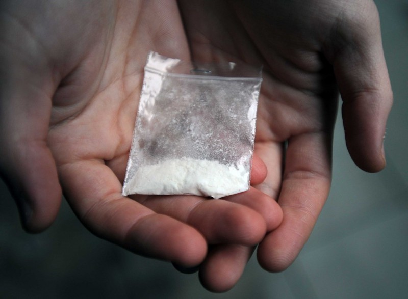 Сыктывкарец при виде полицейских пытался съесть пакет с наркотиками