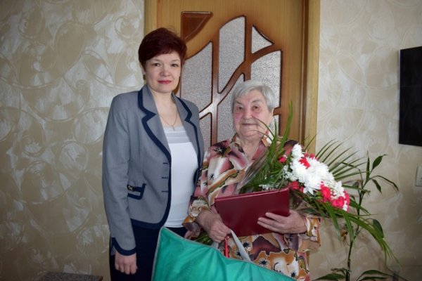 90-летнюю сыктывкарку поздравили с юбилеем от имени президента России