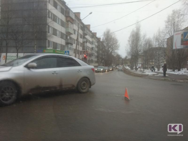 На оживленном перекрестке в центре Сыктывкара произошла авария