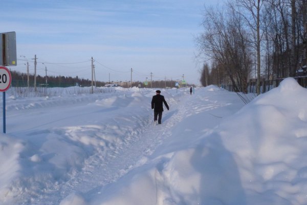 Жители Вуктыла продолжают бороться со снегом и коммунальщиками 