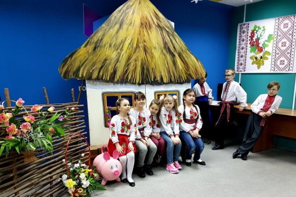В библиотеке Усинска дети ели борщ с пампушками и и слушали песни на украинском языке