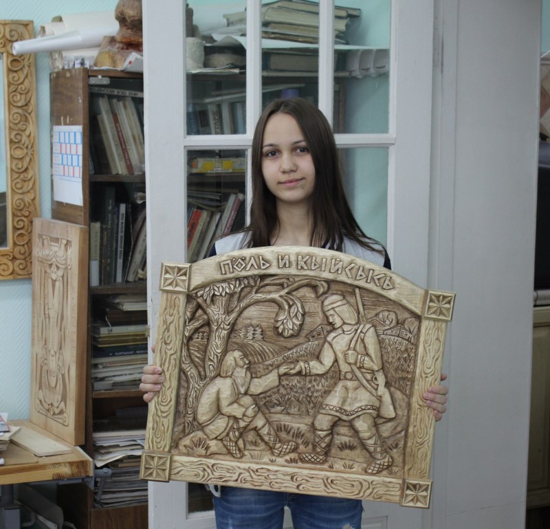 Резьба по дереву принесла студентке из Сыктывкара победу на конкурсе молодых мастеров