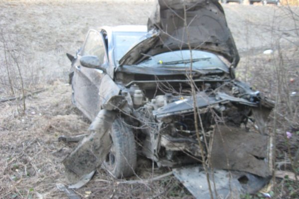 В Прилузском районе женщина-водитель на Hyundai Solaris опрокинулась в кювет