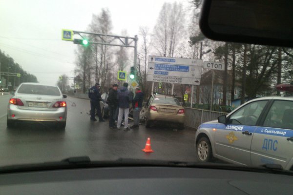 В аварии в пригородном поселке Сыктывкара пострадала женщина-водитель