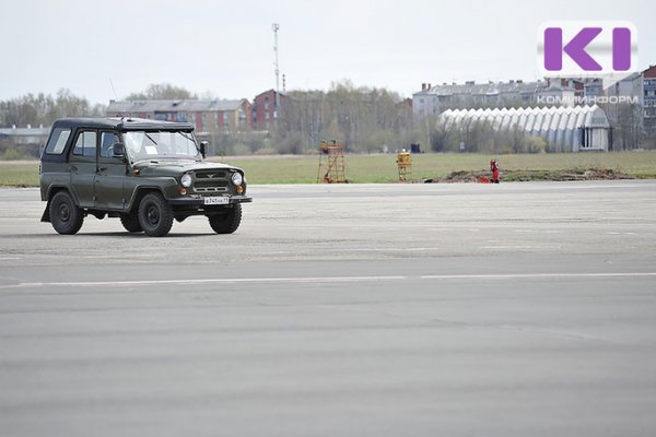 Сыктывкарцы украли вентилятор, бочку и металл с территории аэропорта в Соколовке