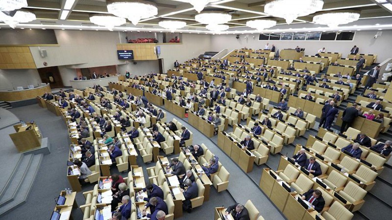 В Госдуму внесли законопроект о трех президентских сроках подряд
