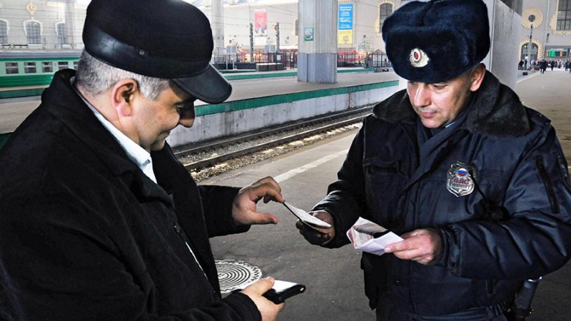 Удостоверение личности для лиц без гражданства появится в России