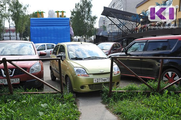 Жителям Коми разъяснили, как наказать нарушителей правил парковки автомобилей

