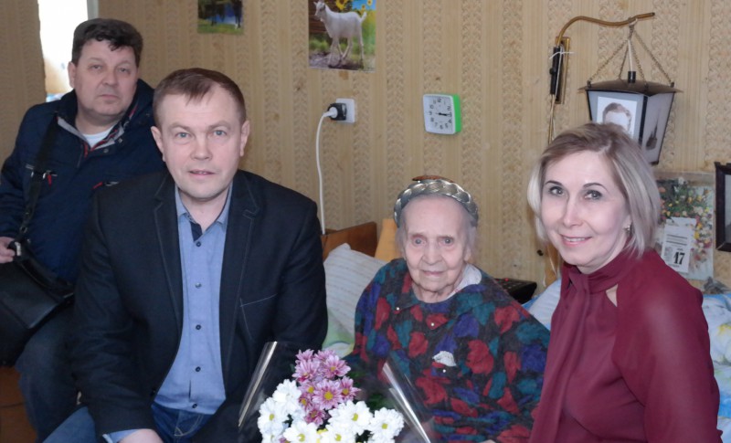 Ветеранам в Воркуте вручили поздравительные письма от президента России  