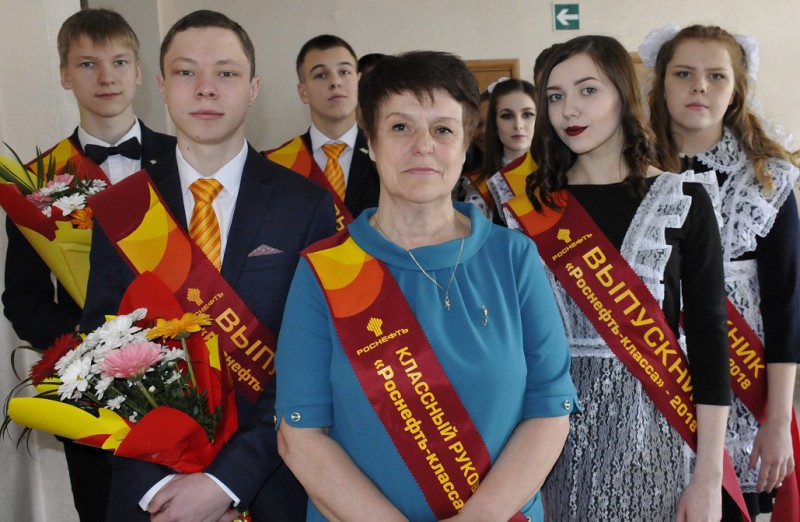 Для выпускников "Роснефть-класса" в Усинске прозвенел последний звонок

