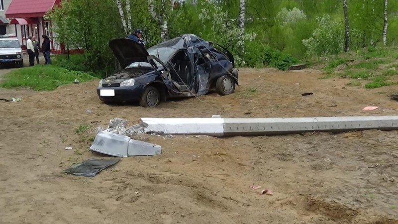 В аварии в Коми серьезно пострадали водитель и пассажир легковушки